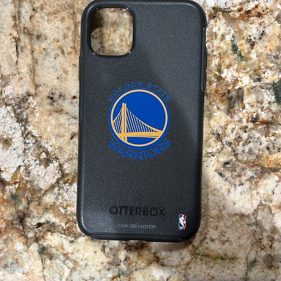 Assorted iPhone 11 Cases - Picture 3 of 16